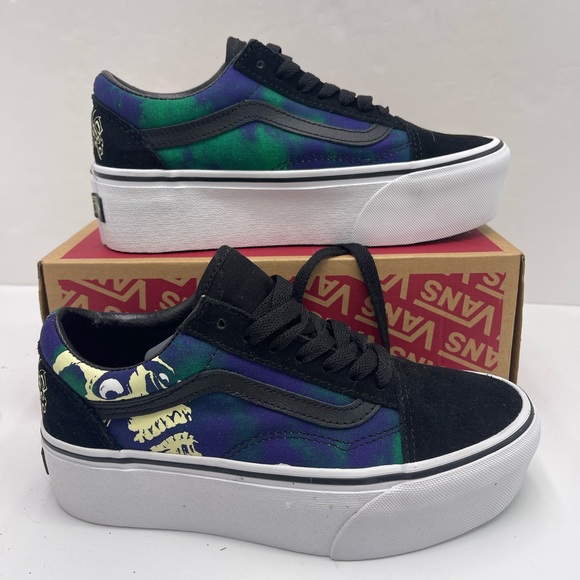 Vans Shoes - Vans WMNS Black Multi Old Skool Stackform
Midnight Glow Black
Platform Sneakers